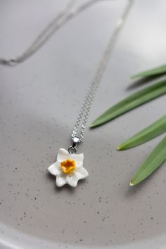 Introducing our Daffodil Bloom Necklace, a captivating floral accessory crafted to elevate your spring style with elegance and charm. Perfect for any occasion, this dazzling pendant captures the beauty of daffodils in full bloom, making it an ideal gift for yourself or a loved one. Add a touch of springtime glam to any outfit and embrace the enchanting allure of this white floral pendant. CHAIN  1) GOLD - High quality 18K gold plated copper metal chain, minimum length - 44cm (17.3 in), max - 50c White Jewelry For Spring Gifts, White Flower Necklace As Spring Gift, White Flower Necklace For Spring Gift, Birth Flower Jewelry For Spring, Spring Birth Flower Jewelry, Flower Shaped Necklace For Spring Gift, Spring Flower Shaped Necklace For Gift, Spring Flower-shaped Necklace Gift, Spring White Birth Flower Jewelry