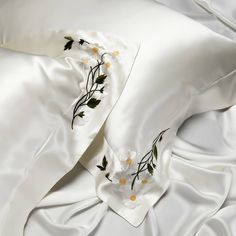 Luxury Silk Embroidered Pillowcase - Casatrail.com Natural Embroidery, Best Silk Pillowcase, Pillow Embroidery, Stylish Summer Outfits, Embroidered Pillowcases, Silk Pillow, Luxury Silk, Tag Sale, Silk Pillowcase