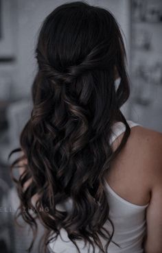 Hairstyle 2024, Hairstyles Theme, Dark Brunette Hair, Beautiful Braided Hair, Quince Hairstyles, Hair Stylies, Haircuts Straight Hair, Penteado Cabelo Curto, Braided Hair