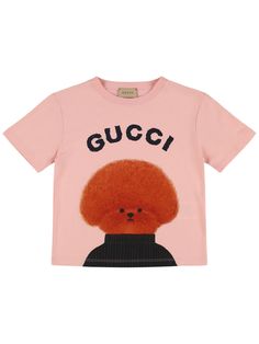 Artwork by Seungyoun Kim . Gucci dog print. Pink cotton jersey. Short sleeves. Rib trim. Crewneck. Printed front panel Women's Pink Gucci Top, Gucci Dog, School Vacation, Knitwear Outfit, Z Boys, Gucci Logo, Walker Shoes, Print Pink, Stella Mccartney Kids