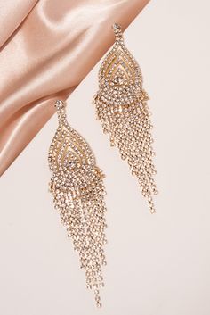 Description The Ellie Glitzy Chandelier Earrings will have you looking like a star and feeling sensational with its beauty. Long rhinestone earrings in a layered teardrop design that cascades from short edges to a long center with a post backing. Beautiful shiny statement jewelry to add towards your accessories for your wardrobe. Size • Length: 4.2 in (10.7 cm) • Width: 1 in (2.5 cm) Quality These post backing earrings use an eco-friendly, lightweight, strong gold color metal alloy chain. Linkin Luxury Teardrop Linear Earrings For Evening, Crystal Chandelier Earrings With Rhinestone Fringe, Glamorous Chandelier Drop Earrings With Sparkling Stones, Glamorous Teardrop Earrings With Sparkling Stones, Sparkling Drop Chandelier Earrings For Party, Glamorous Sparkling Teardrop Chandelier Earrings, Glamorous Rhinestone Dangle Chandelier Earrings, Dazzling Drop Chandelier Earrings For Parties, Glamorous Rhinestone Dangle Teardrop Earrings