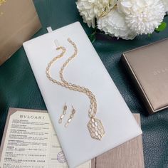 18K Rose/White/Yellow gold set & Diamonds
Necklaces Chain: 42 - 48 cm adjustable (RESIZABLE max +6 cm)
Diamonds (Carats): 2.00 , Pendant Height: 2.5 cm