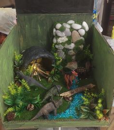 Dino world Dinasour Project, Dinosaur Dollhouse, Jurassic Park Diorama, Diy Volcano Projects, Dinosaur Diorama, Build A Dinosaur