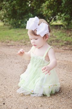 Add drama and elegance to a simple party dress with this large white girl’s hairbow from Beautiful Bows Boutique. Custom #handmade in stylish detail, it is made from wide wh... #etsy #babyheadbands #boutique #hairbows #overthetop #thanksgiving #babygift #babygirl #babybows #sale Big White Wedding, White Wedding Hair, Flower Girl Hair Bows, Baby Hair Bows Headbands, White Baby Headband, Simple Party Dress, Handmade Baby Headbands, White Hair Bow, White Hair Bows