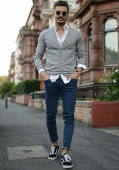 Best Suits For Men Classy, Monochrome Outfit Men, Best Suits For Men, Smart Casual Wear, Mens Fashion Simple, Ad Fashion, Monochrome Outfit, Sweater Outfit, Monochrome Fashion