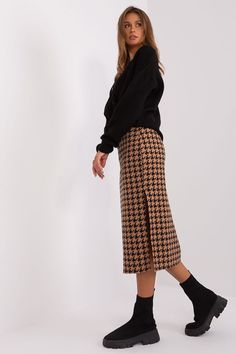 This knit skirt is the perfect choice for any occasion, from everyday activities to days at the office. Its peplum pattern gives it charm and style, while the soft cotton material makes it very comfortable. The midi length makes it both elegant and comfortable to wear. This skirt is a great choice for any occasion, allowing you to enjoy comfort and style at the same time. Cotton 85 % Spandex 15 % Size Waist width L 84-90 cm M 78-86 cm S 72-80 cm Peplum Pattern, Skirt Model, Fashion Italy, Italy Fashion, Everyday Activities, Knit Midi, Jacket Brands, Knit Skirt, Womens Scarves