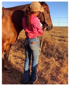 Foto Cowgirl, Cute Cowgirl Outfits, Rodeo Girls, Cowgirl Style Outfits, Horse Show Clothes, Bootleg Jeans, Southern Outfits, Western Wear Outfits