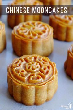 some kind of food that is sitting on a table with it's crusts