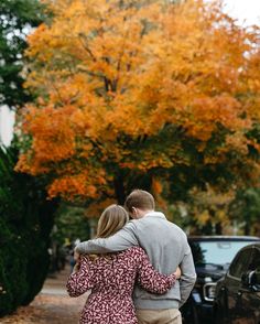 When the fall colors show off 🍁 Fall is probably my favorite season and it always is so fun getting to capture sweet couples like R+W when the scenery is this stunning. #engagementphotos #virginiaweddingphotographer #vaweddingphotographer #dmvweddings #dmvweddingphotographer #virginiaphotographer #engagementinspiration #documentaryphotography #fallphotography #georgetowndc #georgetownengagement #vaphotographer #fallcolors