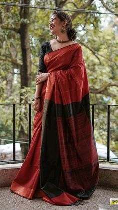 Maharashtrian Saree Look Simple, Amrapali Boutique, Diwali Poses, Black Sari, Bengali Saree, Cotton Saree Designs, Saree Poses, Simple Sarees