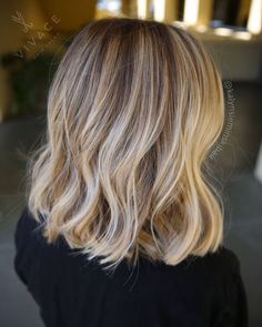 Blond Highlights Root Smudge, Balayage On Short Hair Blonde, Blond Balayage Lob, Blonde Balayage Bob Mid Length, Balayage Frizura Blonde, Short Dark Blonde Hair With Highlights, Fall Blonde Hair Color Short, Short Blonde Balayage Hair, Short Blonde Hair With Lowlights