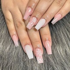 Christmas French Tip, Diy Nails Designs, Holiday Nail Designs, Nail Shimmer, Winter Nails Acrylic, Girly Acrylic Nails, Seasonal Nails, Christmas Nails Acrylic, Diy Nail Designs