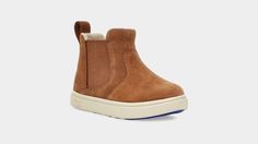 Hamden II Ugg Store, Kids Ugg Boots, Toddler Boots, Toddler Sneakers, Faded Jeans, Kids Uggs, Classic Boots, House Shoes, Slipper Shoes