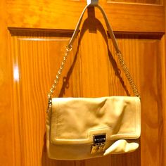 Kate Spade Handbag! Never Worn! Small Stain On Front Otherwise In Great Condition. Kate Spade Handbag, Bags Kate Spade, Kate Spade Handbags, Kate Spade Bag, Kate Spade Bags, Kate Spade, Stain, Bag Lady, Full Service