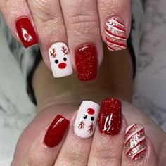 Santa Clause Nails Design, Red Reindeer Nails, Xmas Nail Art Christmas, Country Christmas Nails, December Holiday Nails, Christmas White Nails, December Dip Nails, Xmas Nail Ideas, Holidays Nails