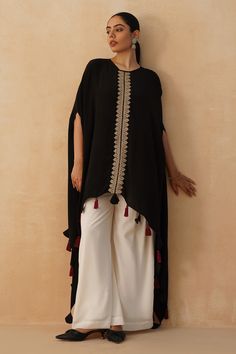 Formals Women, Pakistani Party Wear Dresses, Agha Noor, Black Kaftan, Kaftan Designs, Designer Outfit, Pakistani Party Wear, Black Pure, Simple Pakistani Dresses