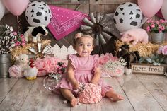 Cow Theme Cake Smash Photoshoot, Cake Smash Cowgirl, Cow Themed First Birthday Photoshoot, Smash Cake Cowgirl, Cake Smash Cow Theme, Cow Birthday Photoshoot, Cow Cake Smash, Farm Cake Smash, Cake Farm