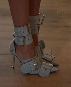 Pointy Heels Outfit, Casual Runway, Straps Sandals, Dr Shoes, Shoes Heels Classy, Stunning Shoes, Fancy Shoes, Hype Shoes, Girly Shoes