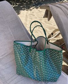 Goyard Purse, Goyard Tote Bag, Goyard Tote, Green Tote Bag, Green Tote, Goyard Bag, Fancy Bags, Bags Aesthetic, Chic Bags