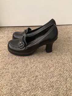 This nice vintage 90s Curfew black platform pump heel buckle loafer chunky heel shoes comes to you in a size 9 listed. Pls compare measurements I give you to those in your closet. Womens 90s Shoes, Chunky Heeled Shoes, 90s Heels, Loafer Platform, 1990 Style, 90s Platform Shoes, Loafer Heels, 90s Shoes, Platform Pumps Heels