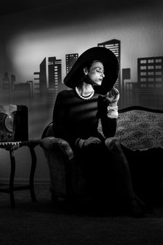 Film Noir Costume, Outfit Noir, Noir Aesthetic, Ep Cover, Mystery Dinner, Fritz Lang, Orson Welles, Black And White Film, White Photos