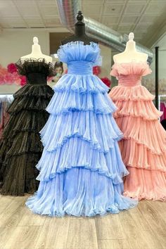 Ballkleid A Linie Trägerlos Prinzessin Tüll Lagen Rüschen Lang Blue Ruffled Skirt Dress For Prom, Floor-length Ruffled Strapless Dress For Prom, Ruffled Strapless Floor-length Prom Dress, Floor-length Strapless Ruffle Dress For Prom, Light Blue Ruffled Gown For Party, Light Blue Ruffled Party Gown, Blue Ruffled Dress For Banquet, Blue Tiered Dress For Gala, Blue Strapless Ruffled Dress For Prom