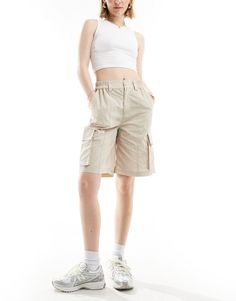 Shorts fra Sixth June Et must til sommeren Højtaljet Taljebånd med stræk Funktionelle lommer Regular fit Short Cargo, Shorts Cargo, Leggings Sale, Satin Slip Dress, Maxi Dress Trend, Swimwear Sale, Active Wear Leggings, Hoodies For Sale, Petite Maternity