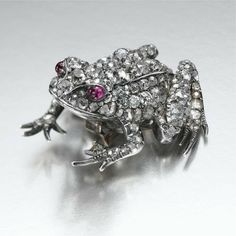 Colorful Frogs, Frog Collection, Trends Magazine, Diamond Brooch, Antique Diamond