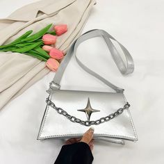 SPECIFICATIONSBrand Name: Hana LauHandbags Type: Shoulder BagsTypes of bags: Shoulder & HandbagsMain Material: PULining Material: PolyesterShape: SQUAREPlace Of Origin: HE BEI ProvincePlace Of Origin: HE BEI ?ProvinceOrigin: Mainland ChinaCN: HebeiHardness: SOFTPattern Type: SolidInterior: No PocketDecoration: CHAINSExterior: NONEOccasion: VersatileClosure Type: haspGender: WOMENStyle: fashionModel Number: z82222Number of Handles/Straps: Single Retro Purse, Ladies Purse, Wedding Bag, Casual Tote, Vintage Elegant, Types Of Bag, Canvas Shoulder Bag, Small Handbags, Bag Fashion