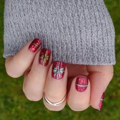 Christmas Manicure, Manicure Colors, Nail Polish Strips, Free Items, Winter Nails, Christmas Nails, Nail Inspo