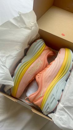 Pink Hoka Shoes, Hokas Aesthetic, Hoka Aesthetic, Hoka Shoes