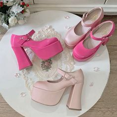 Japanese Lolita Fashion, Mary Jane Platform Shoes, Girls High Heels, Mary Jane High Heels, Short Curly Wigs, Platform Mary Janes, Kawaii Aesthetic, Mary Jane Heels, Platform High Heels