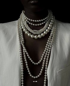 Wearing Pearls, Jewelry Lookbook, Jewelry Photography, Fabulous Jewelry, Dream Jewelry, Jewelry Inspo, Stylish Jewelry, Mode Inspiration, Jewelry Trends