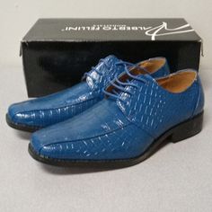 Navy Gator Loafers Like New Condition Navy Laces Size 9 Original Box Blue Low-top Dress Shoes For Business, Blue Casual Low-top Dress Shoes, Casual Blue Low-top Dress Shoes, Blue Low-top Dress Shoes For Formal Occasions, Casual Blue Dress Shoes For Spring, Navy Lace, New Man, Slip Ons, Loafer Shoes