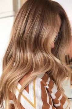 Trendy We Fryzurach, Honey Hair Color, Caramel Hair, Honey Blonde Hair, Dark Blonde Hair, Honey Hair, Blonde Hair With Highlights, Winter Hair Color, Trendy Hair Color