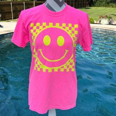 Womens Neon Yellow Checkered Puff Smile Face Print On Neon Pink Comfort Colors Unisex T-Shirt. Neon Shirt Outfit, Cali Outfits, Neon Tshirt, Clemson Shirts, Neon Pink Shirts, Alabama T Shirts, Yellow Checkered, Neon Girl, Bid Day Shirts