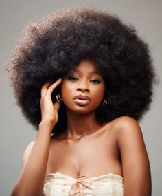 Fascinating Afro hairstyles to consider. - Stylish Naija African Ladies, Stylish Naija, Iconic Looks, Latest Hair, Women Around The World, African Braids Hairstyles, African Braids, Trending Hairstyles, Box Braids Hairstyles