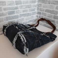 Hobo denim bag with leather straps image 7 Jean Bag, Jeans Patchwork, Hobo Tote Bag, Casual Tote Bag, Recycled Jeans, Handbags Casual, Hobo Bags, Patchwork Jeans, Jeans Bag