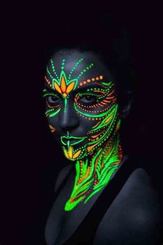 Uv Photography, Neon Makeup, Neon Painting, Smink Inspiration, Photographie Portrait Inspiration