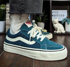 Vans Azul, Estilo Vans, Vans Shoes Fashion, Mens Vans Shoes, Vans Sneakers (men), Men Stylish Dress, Vans Style, Cute Sneakers, Fresh Shoes