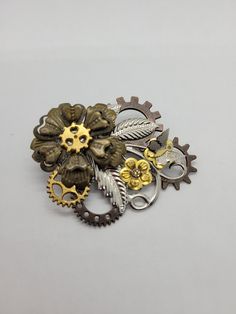 Handmade steampunk barrette, decorated with flowers, gears, a small butterfly and tiny brown rhinestone. Metal alloy and stainless steel alligator style clip. 2 3/8 x 2 inches. Steampunk Brown Jewelry For Gift, Steampunk Head Accessories, Floral Steampunk, Cyberpunk Jewelry, Steampunk Flowers, Steampunk Hair Accessories, Cyberpunk Accessories, 4c Natural Hair Care, Punk Ideas