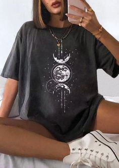 Moon Earth Oversized T-Shirt Tee - Love Art USA Moon Earth, Penteado Cabelo Curto, Painted Clothes, Oversized T Shirt, Perfect Shirt, Oversized Tshirt, Drop Shoulder, Cool Shirts, Ideias Fashion