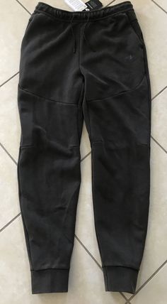 Black Straight Leg Sweatpants For Outdoor, Winter Black Joggers With Side Pockets, Nike Black Fleece Sweatpants, Sports Pants With Zip Fly In Black, Black Zip Fly Pants For Winter, Black Sweatpants With Side Pockets For Winter, Black Winter Pants With Zip Fly, Black Winter Sweatpants With Side Pockets, Winter Black Sweatpants With Side Pockets