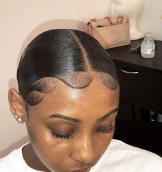 Baddie Low Bun, Heart Edges Hair, Slick Bun With Edges, Edges Tut, Back2school Hairstyles, Edge Styles, Latest Hair Braids, Sleek Ponytail Hairstyles