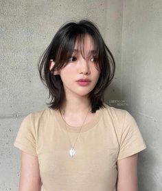 Short Hair Layered Haircuts, Hush Cut Short, Korean Short Hair For Chubby Face, Short Hair For Chubby Faces, Japanese Short Hair, Hairstyle For Chubby Face, Oval Face Haircuts