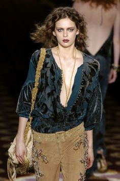 2004 Fashion Trends, Fashionista Clothes, Velvet Fashion, Roberto Cavalli, Women's Summer Fashion, Milan Fashion, Ethnic Fashion, Couture Fashion