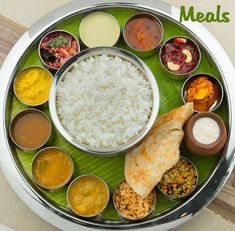 Indian Food Thali, Food Thali, Indian Lentil Soup, Indian Meal, Indian Bread, Spicy Dishes, Desi Food, South Indian Food