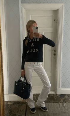 Stockholm style, scandinavian style, blonde, mirror selfie, outfit inspo stockholm Blonde Mirror Selfie, Outfit Inspo Stockholm, Stockholm Girl, Mirror Selfie Outfit, Isabel Marant Style, Cold Outfits