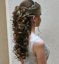 Nails For Debutante, Sweet 15 Hairstyles Updo, Circle Crown Hairstyle, Quince Hair Looks, Half And Half Down Hairstyles, Hairstyles For Quinceanera With Crown Half Up Half Down, Half Up Half Down Xv Hair, Half Up Half Down Sweet 16 Hair, Princess Prom Hairstyles