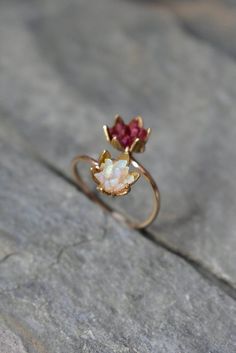 Unique Opal Ring, قلادات متدلية, Lotus Flower Ring, Unique Opal, Mother Rings, Tiffany Jewelry, Gemstone Engagement, Girly Jewelry